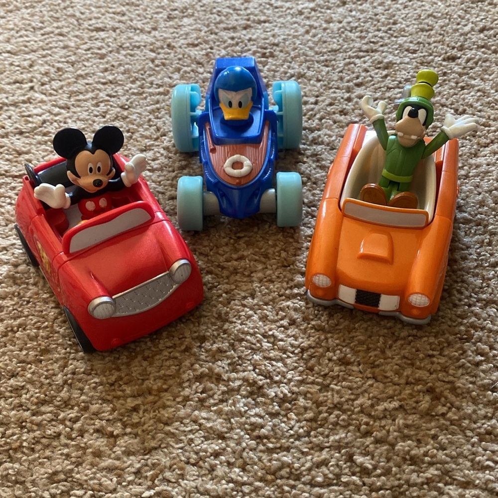 Fisher-Price Disney Mickey & The Roadster Racers, 2-in-1 vehicle sets